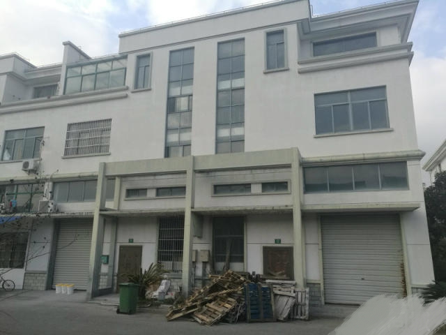 出售金山小面积独栋三层405平厂房104地有货梯