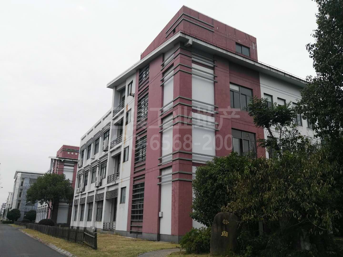 自己厂房对外出租，四层624平底楼高6米，104地块