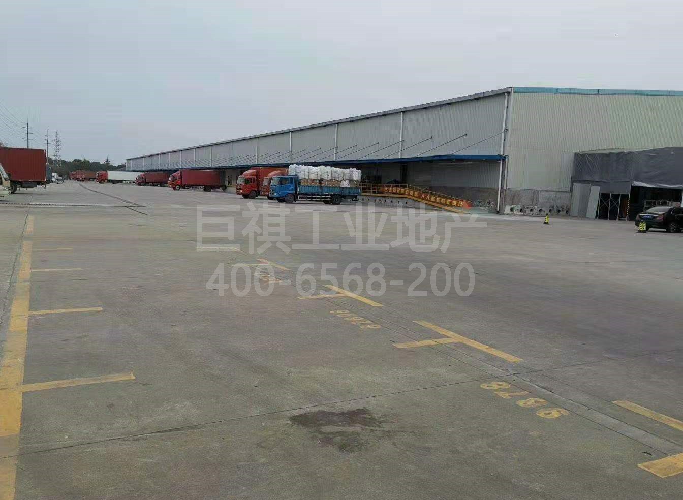 总面积20000平，层高13米空地超大，可以分割