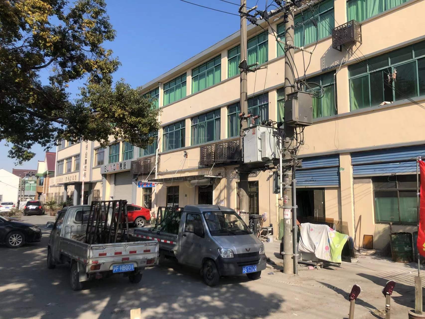 门面房出售，建筑面积5000平，商业地段，另加一栋洋房