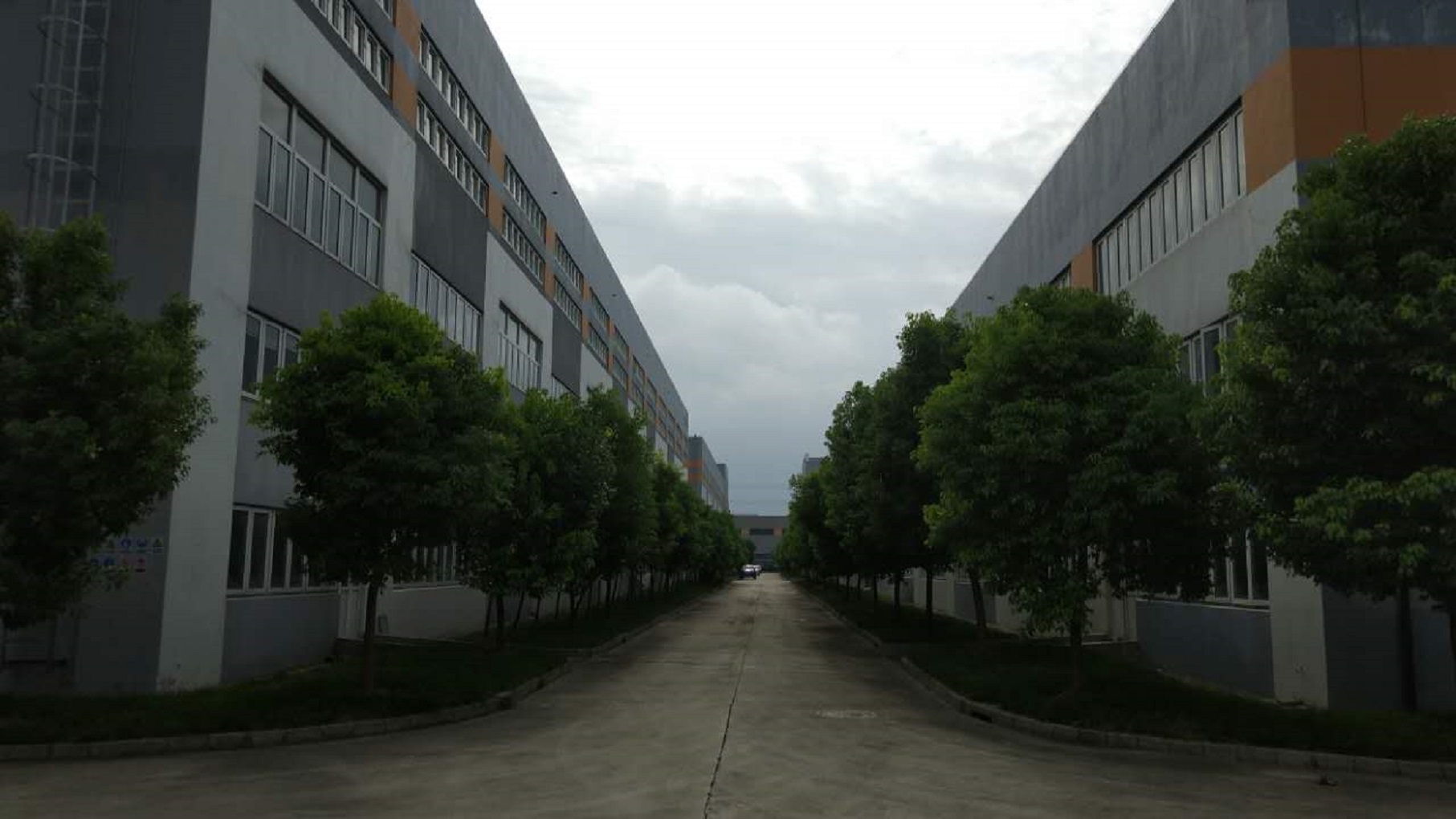 �����ɽͤ�ֶ�Ժ���㳧����ռ��50Ķ��12850ƽ���ף���13����װ16���г�