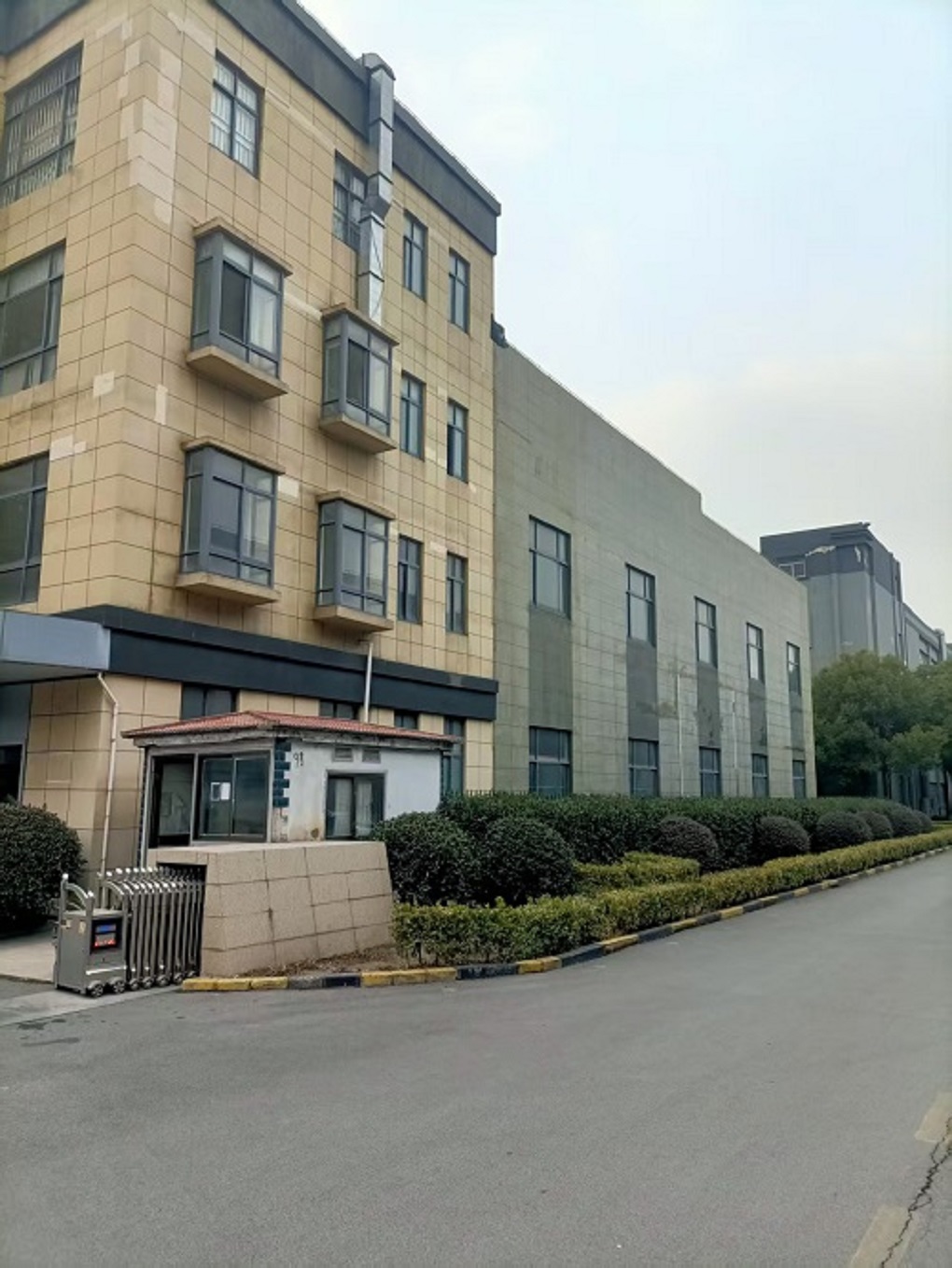 �����ɽ��������Ժ���㳧��4000ƽ��������װ�칫���ɶ԰�ָ�