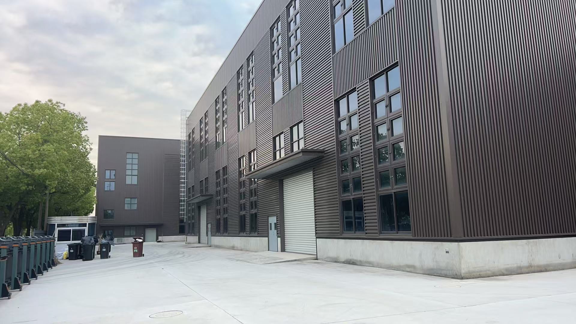 �����ɽ����Ŷ���˫���ͷ����2600ƽ������¥��11.5�ף���¥��7.5��